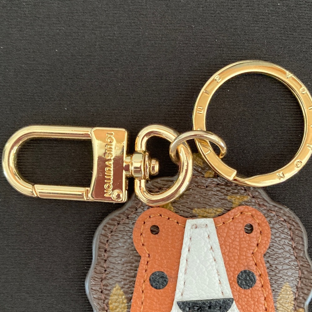 Louis Vuitton Brown Lion Keychain - Picture 4 of 5